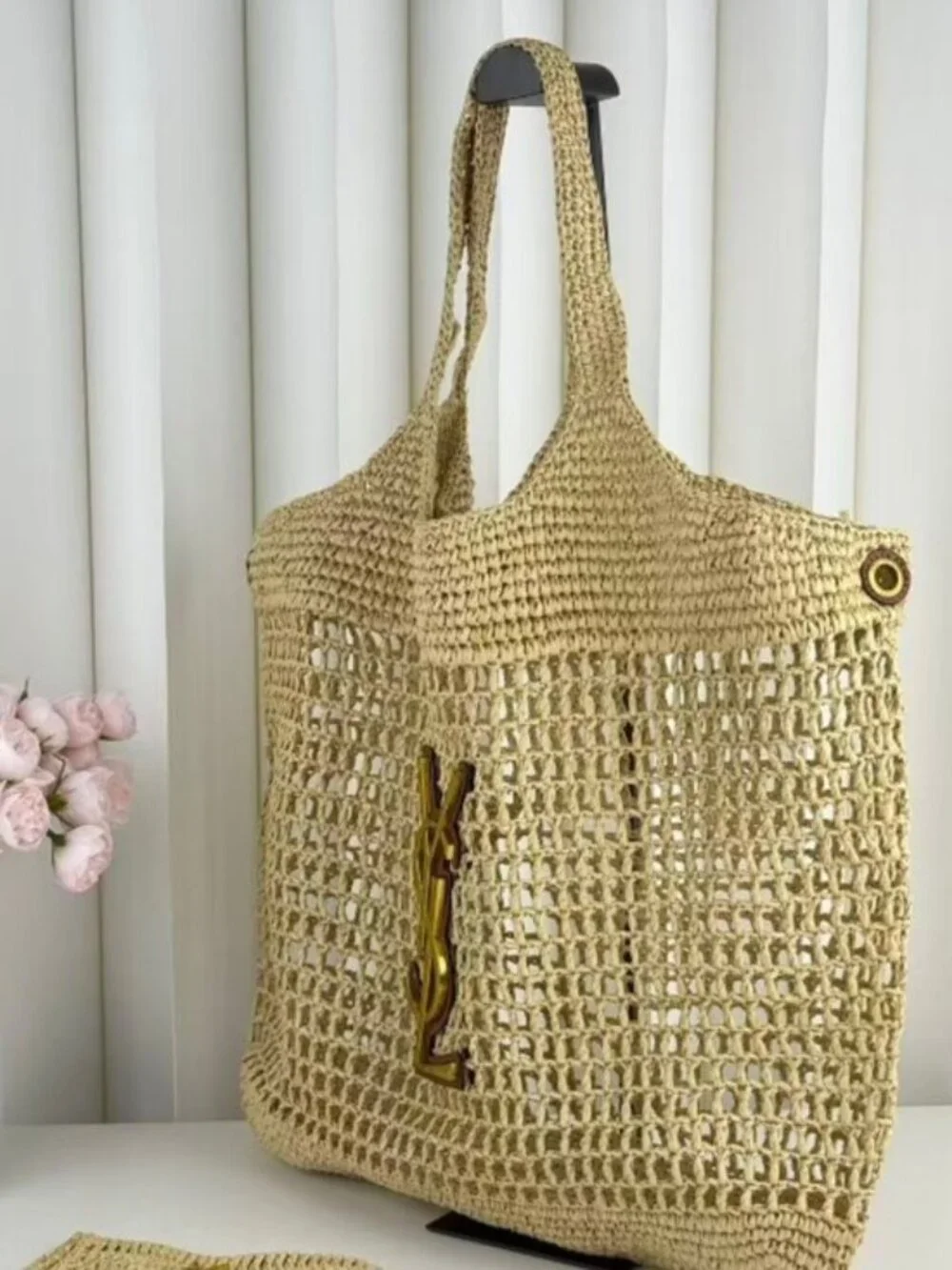 Saint Laurent's New Straw Bag - Picture 3 of 6